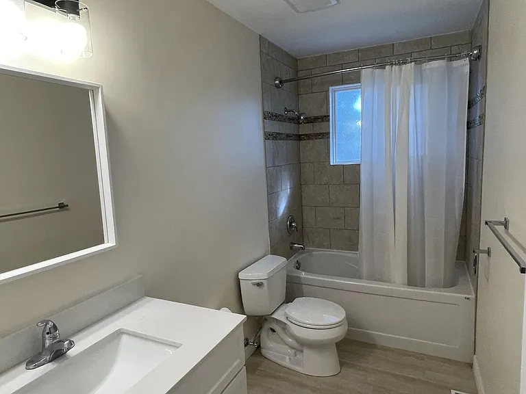 37 E Rutherford Dr #MAIN FLOOR — Photo 13