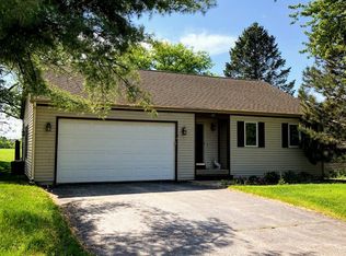 20 Greenview Rd, Oakwood Hills, IL 60013