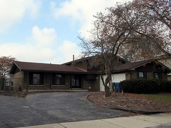 3rd image of 17140 Creiger Ave