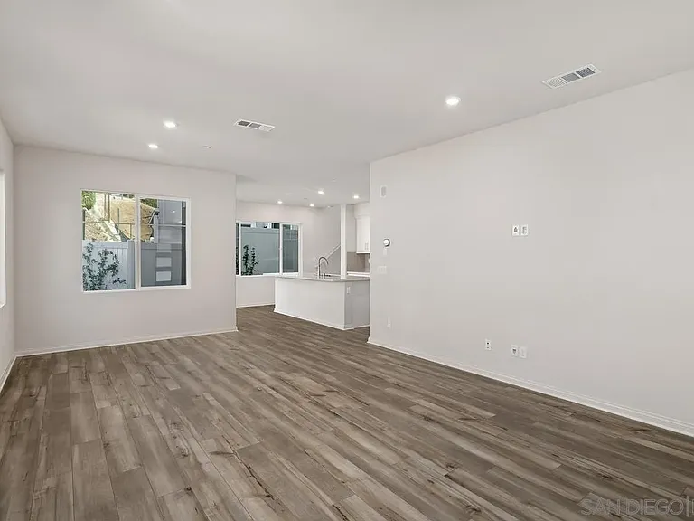 1523 Wingwood Ln — Photo 4
