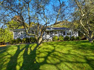 15 Club Dr, Southampton, NY 11968