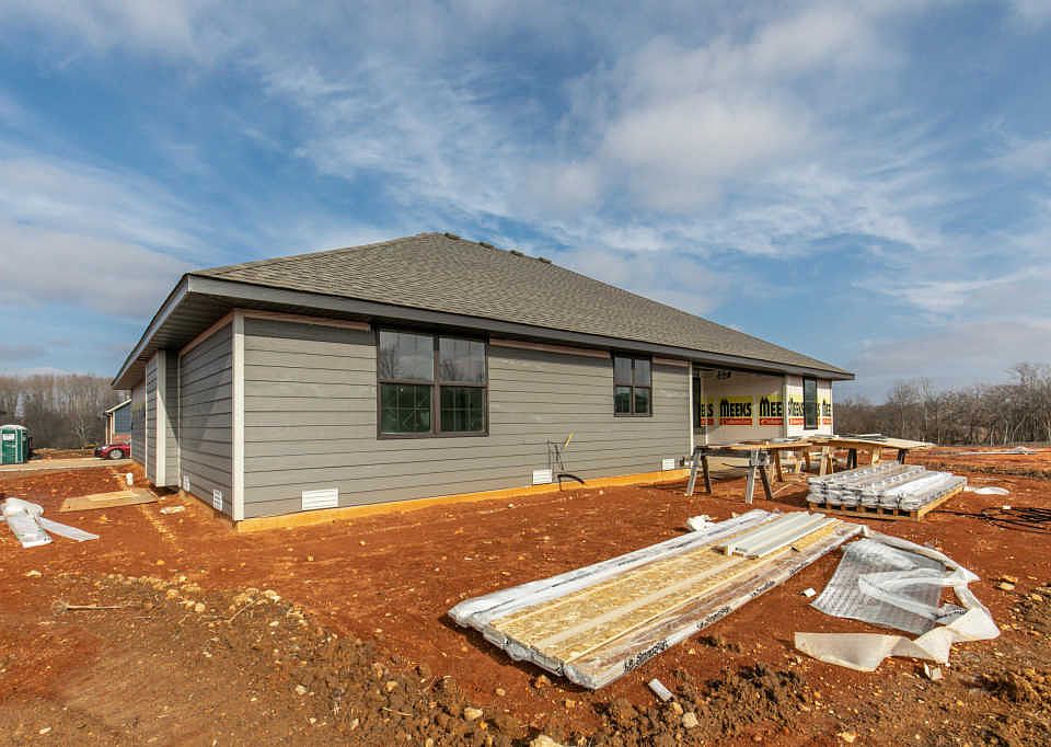 2nd image of 1404 E Hayloft Dr