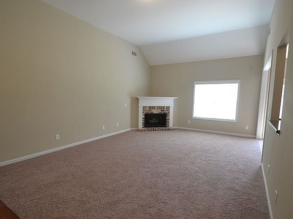 5th image of 946 Mason Lee Ave