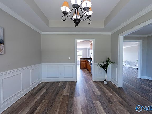 5th image of 303 Narrow Ln