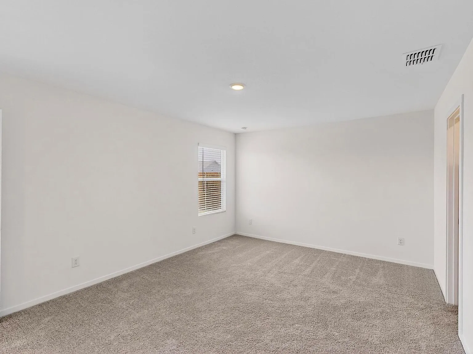 4 bed, 1667 sqft, $2,250 — Photo 3
