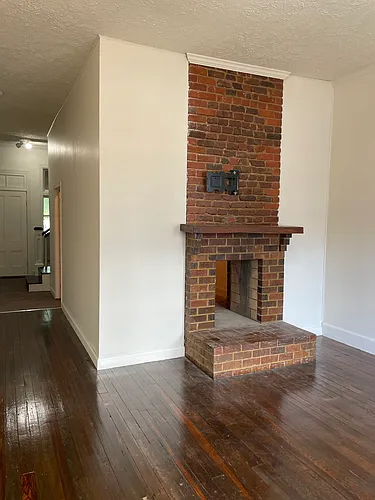 1012 W Clay St Photo 1