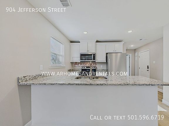 4th image of 904 Jefferson St