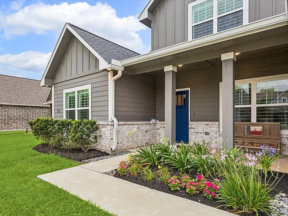 2nd image of 111 Creekside Ln