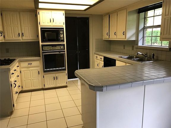 4th image of 410 Cliffwood Dr
