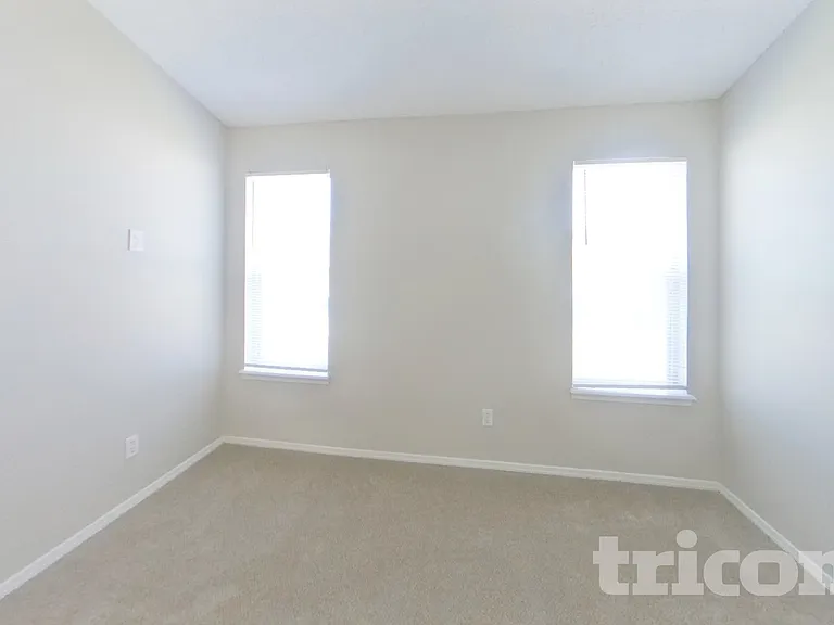606 Radnor Ln — Photo 6