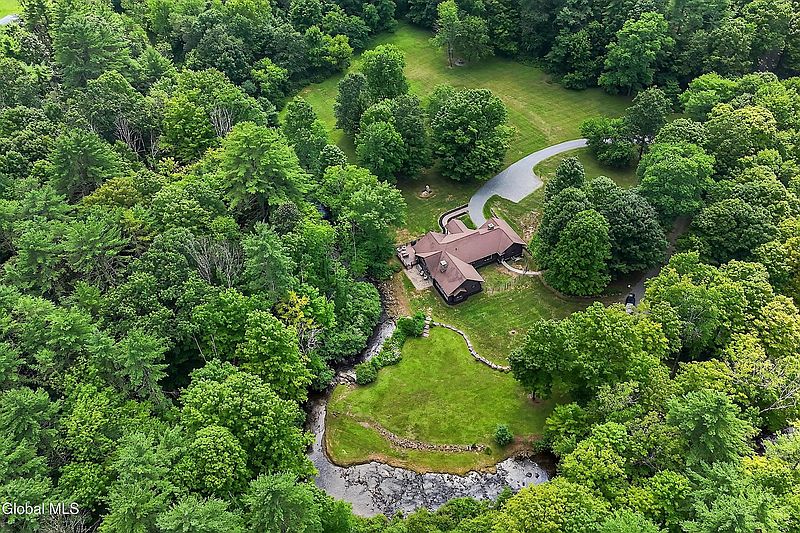 3rd image of 21 Browns Way