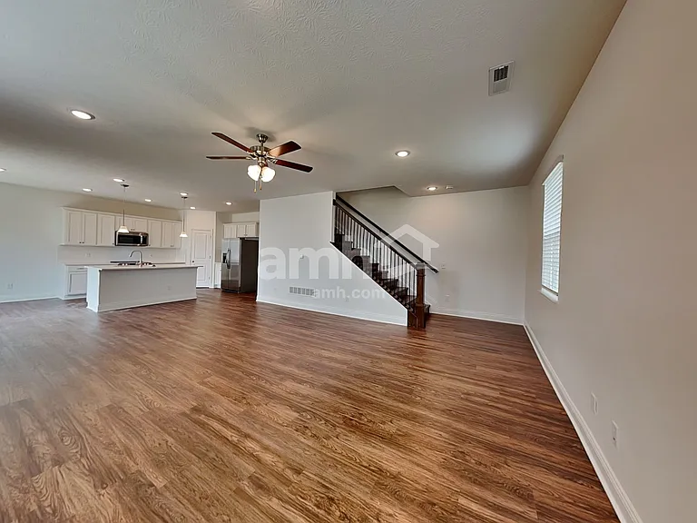 1037 Castor Dr — Photo 6
