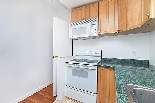 Rented by Keller Williams NYC | media 17