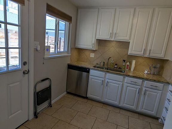 3rd image of 1554 N Wolff St