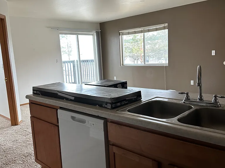 115 E Potter Dr — Photo 4
