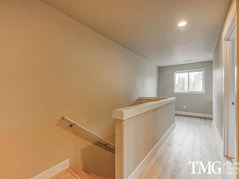 2519 NE 85th Cir — Photo 14