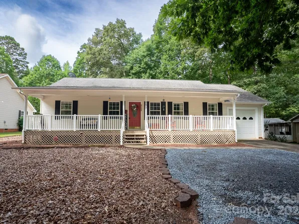 157 Woodrun Dr, Mount Gilead, NC 27306