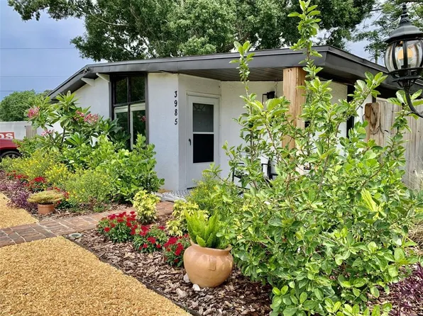 3985 Neptune Dr SE, Saint Petersburg, FL 33705