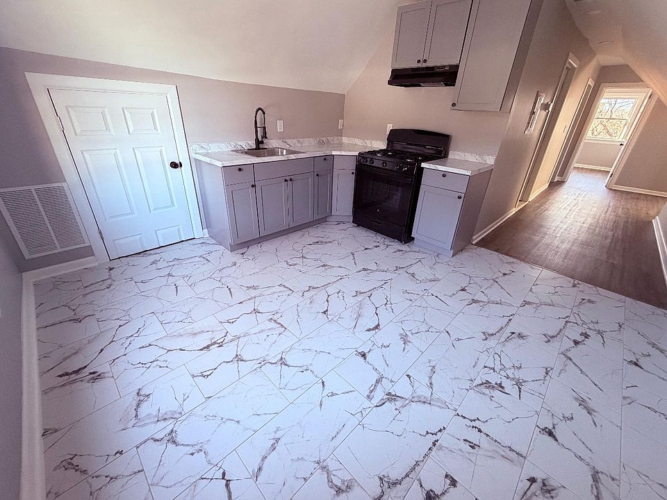 1st image of 463-465 E 18th St #3
