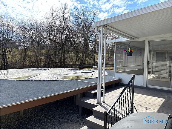 4th image of 611 Marilyn Dr