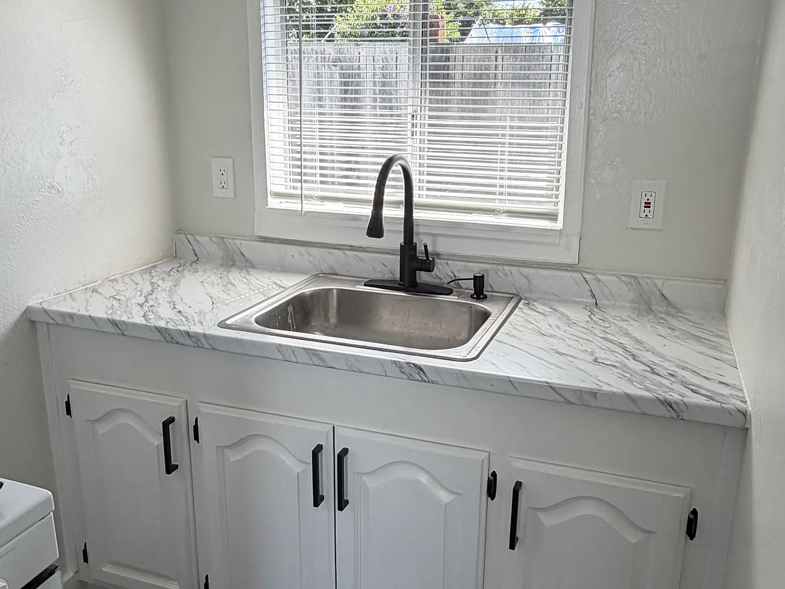 1 bed, 450 sqft, $1,600 — Photo 3