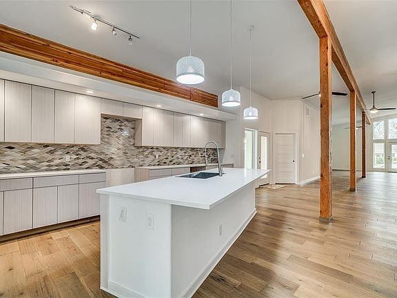 5th image of 9029 Santa Clara Dr