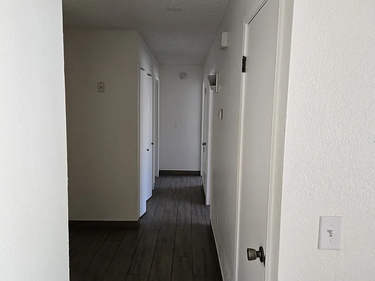 630 N Oxford St — Photo 9