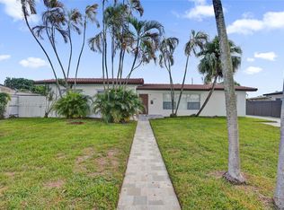 5750 NW 111th St, Hialeah, FL 33012