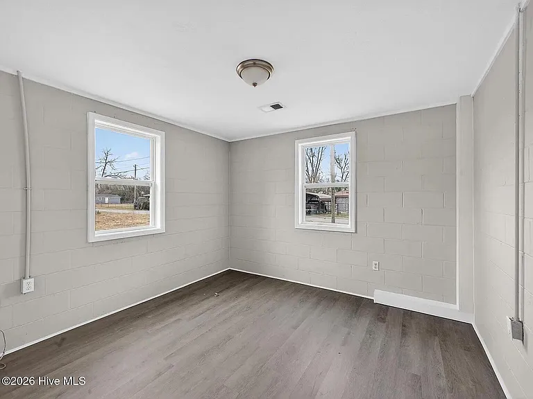 254 Japonica Ave — Photo 12