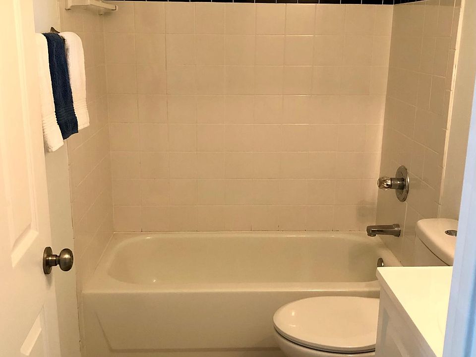 1st image of 208 Flournoy Dr #B