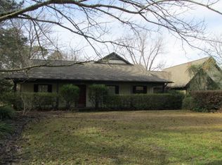 1529 Lakeside Dr, Vicksburg, MS 39180