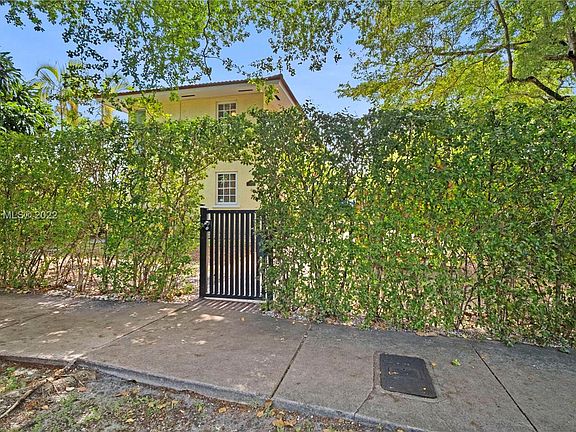 3rd image of 1102 Columbus Blvd