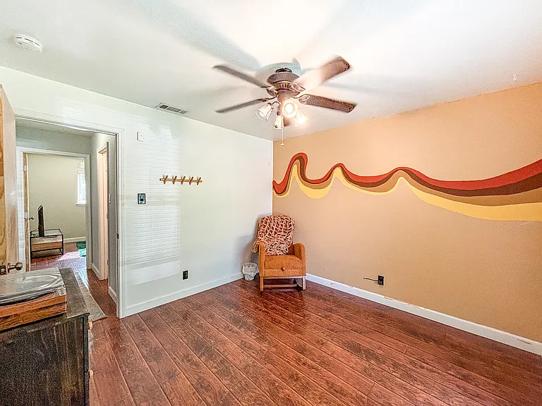 Guest room partially furnished 
Twin bed / Full bed available upon request.