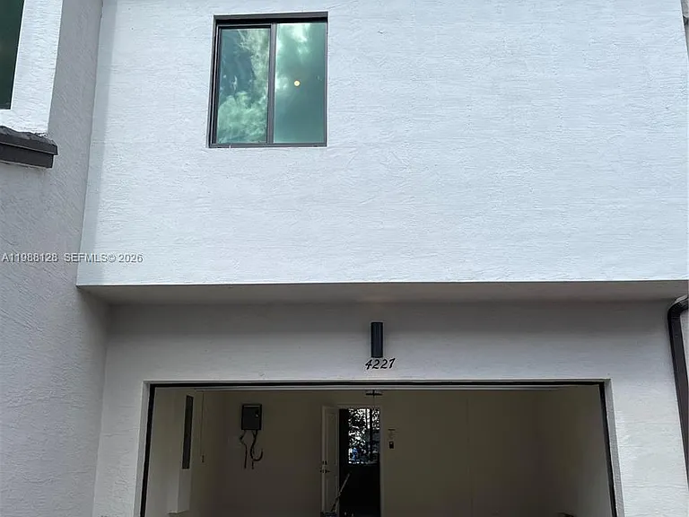 4227 NW 83rd Ave — Photo 2