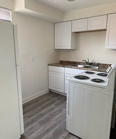 2324 Iroll Ave #5 — Photo 3