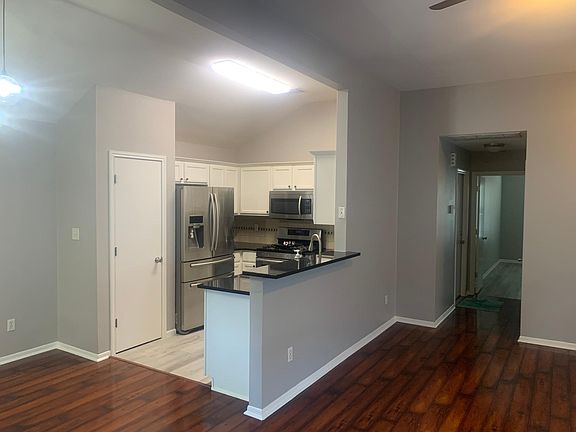 2nd image of 1607 Parkfield Cir