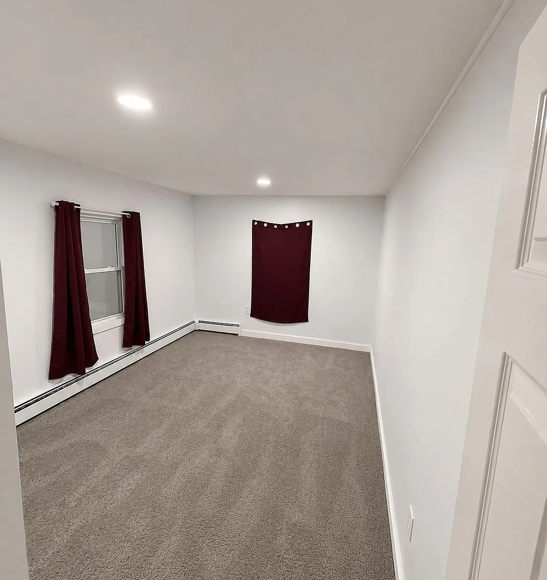 3 bed, 1000 sqft, $2,250 — Photo 2
