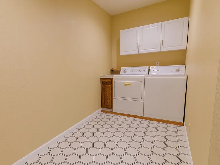 1420 E Victor St — Photo 14