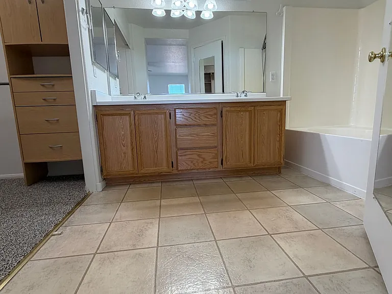 2424 Predera Ave — Photo 37