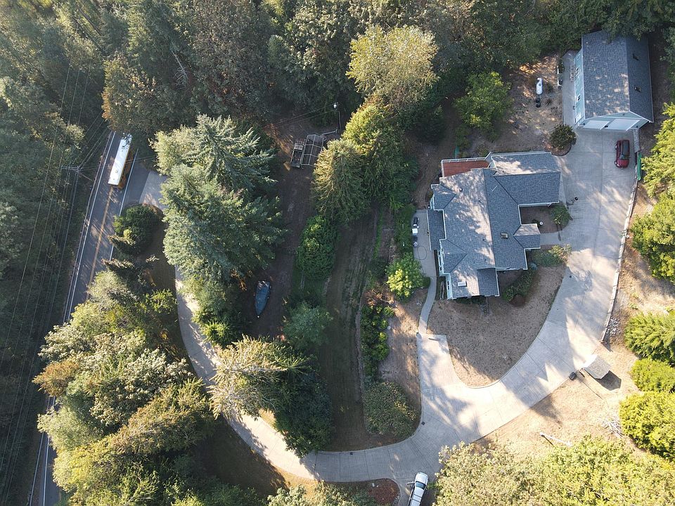 Main house and driveway