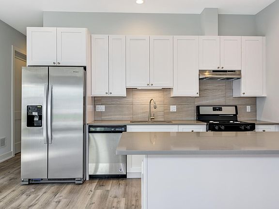 3rd image of 3648 N Central Ave #202