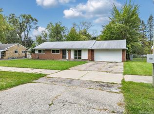 651 N Cass Lake Rd, Waterford, MI 48328