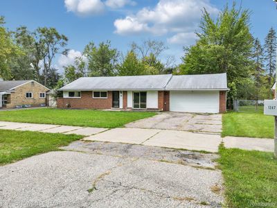 651 N Cass Lake Rd, Waterford, MI, 48328