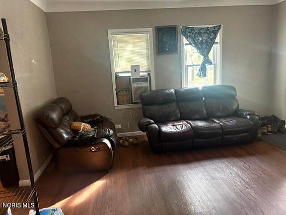 3rd image of 820 Stillman St