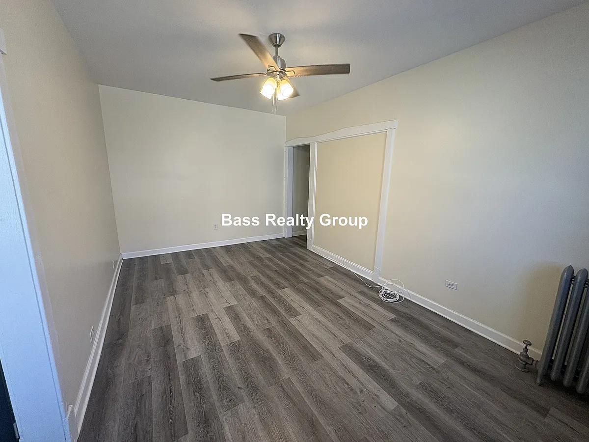 Building Photo - 7752 N Eastlake Ter #1A