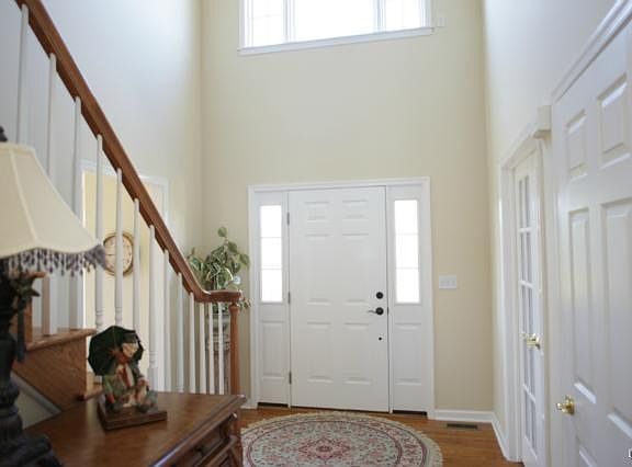 4th image of 2326 Meadowbrook Dr N