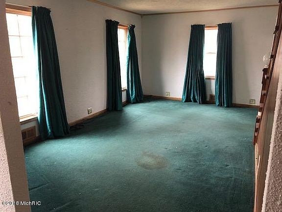 3rd image of 270 Burr St