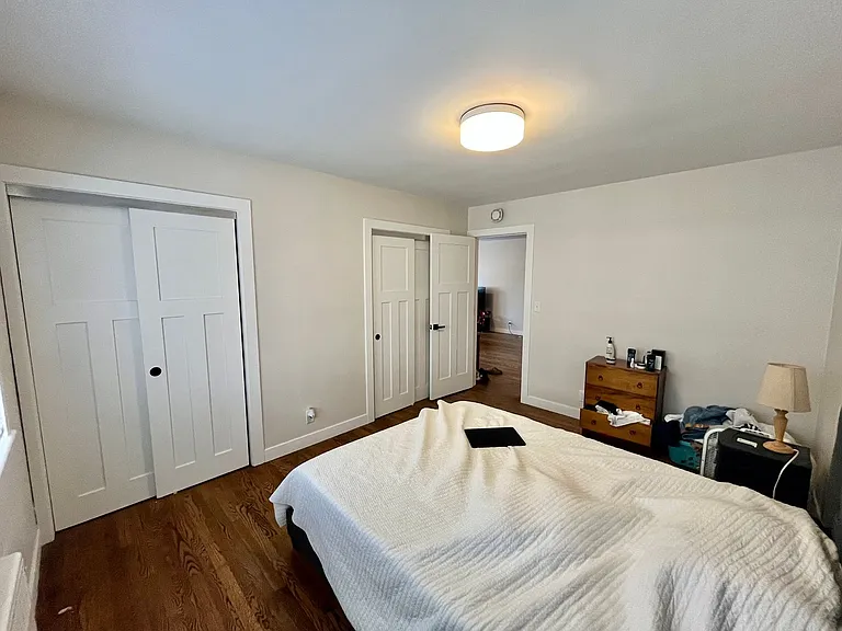 2600 E Kenwood Blvd — Photo 22