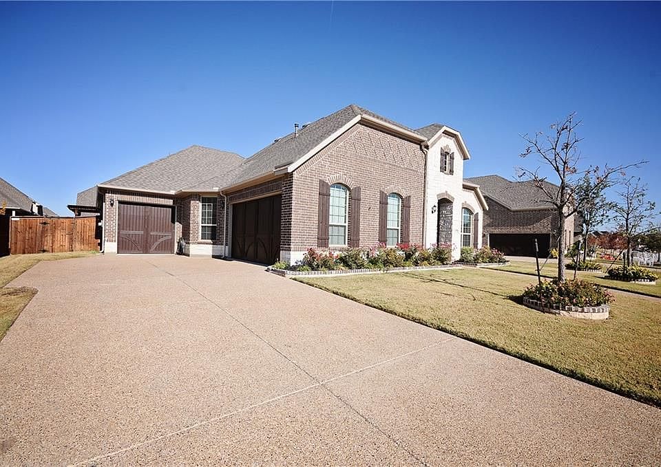 1st image of 2909 Redfern Dr