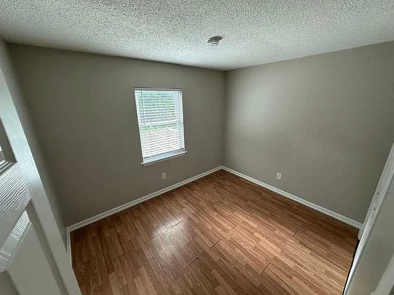 4630 Woodside Dr — Photo 8